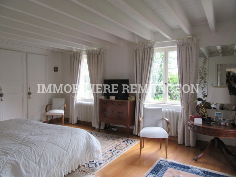 Demeure - 235 m² - 6 pièces