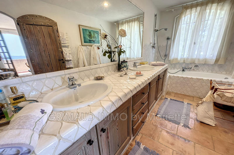 Villa - 245 m² - 6 pièces