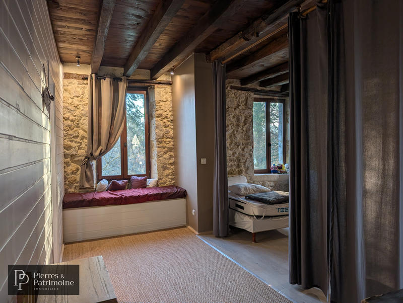 Propriété - 248 m² - 10 pièces