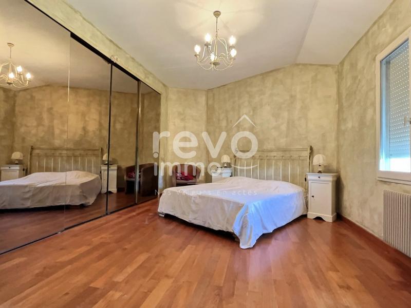 Maison - 223 m² - 8 pièces