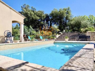 Propriété - 320 m² - 10 pièces