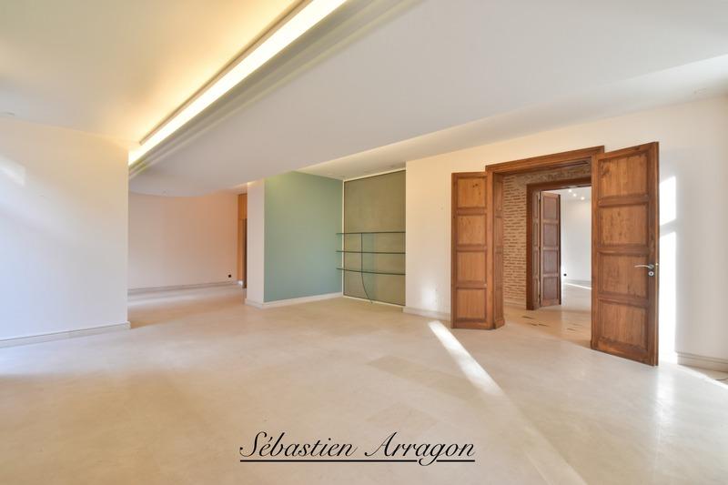 Maison - 460 m² - 14 pièces