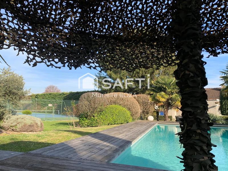 Maison - 750 m² - 11 pièces