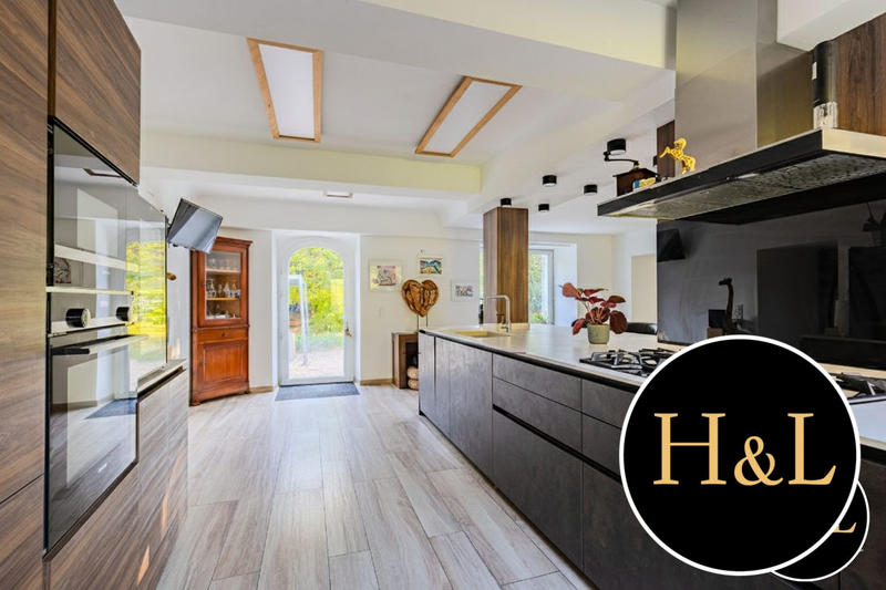 Maison ancienne - 240 m² - 7 pièces