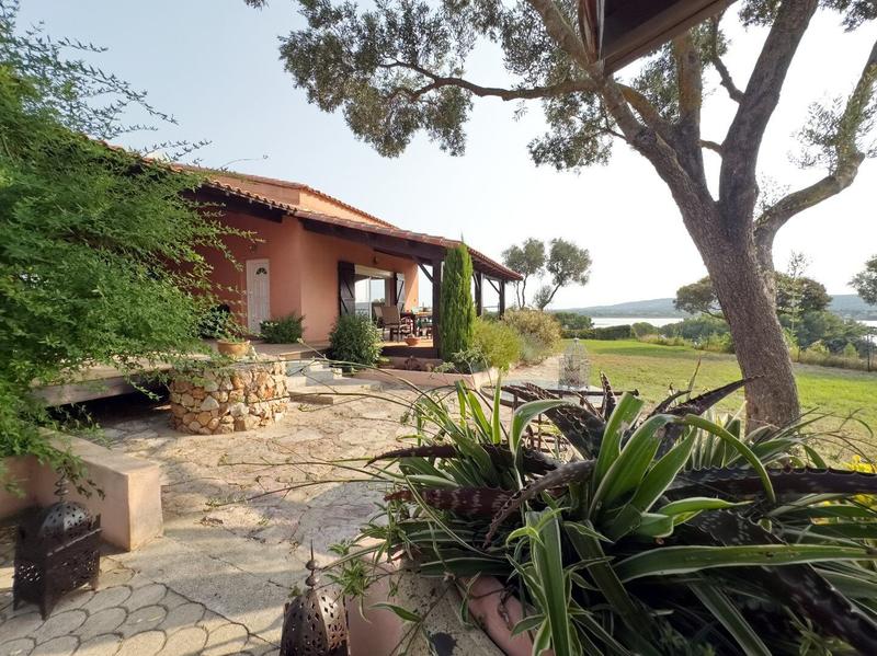 Maison - 270 m² - 3 pièces