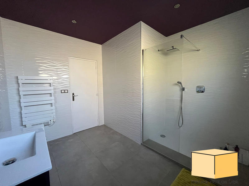 Villa - 207 m² - 6 pièces