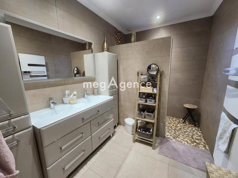 Maison - 180 m² - 5 pièces