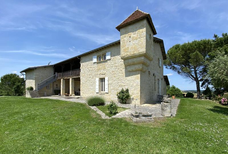 Maison - 365 m² - 8 pièces
