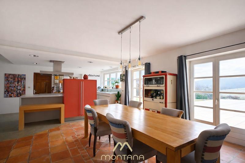 Maison - 310 m² - 8 pièces