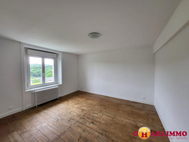 Maison traditionnelle - 211 m² - 10 pièces