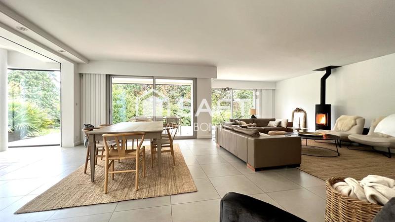 Maison - 312 m² - 7 pièces