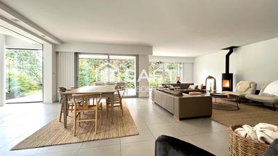 Maison - 312 m² - 7 pièces