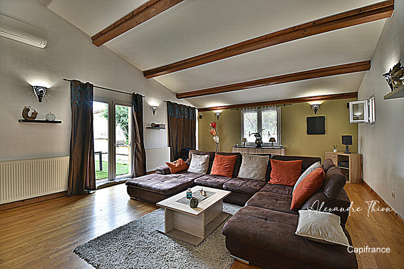 Maison - 330 m² - 10 pièces