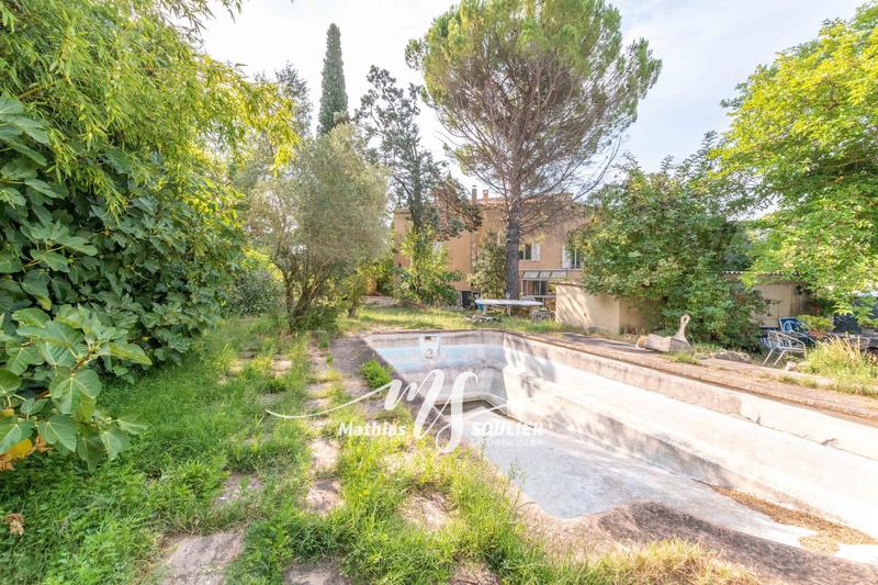 Maison - 340 m² - 12 pièces