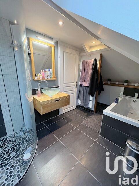 Maison - 210 m² - 9 pièces