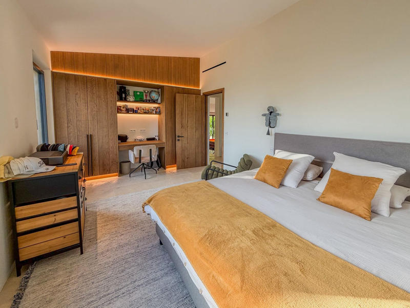 Maison traditionnelle - 245 m² - 5 pièces