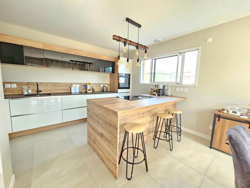 Maison - 110 m² - 4 pièces