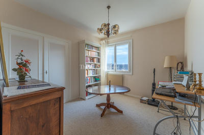 Maison - 220 m² - 7 pièces