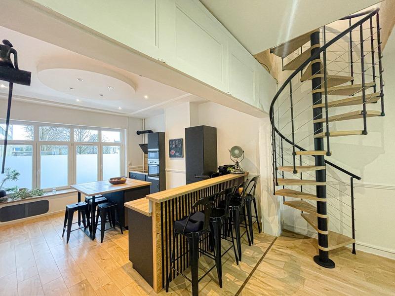 Maison - 228 m² - 7 pièces