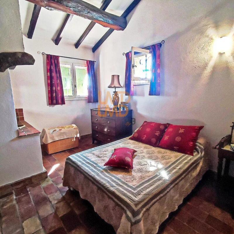 Propriété - 219 m² - 6 pièces