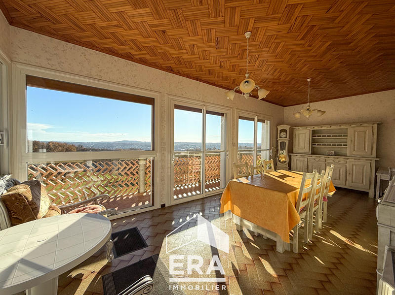 Maison - 180 m² - 5 pièces