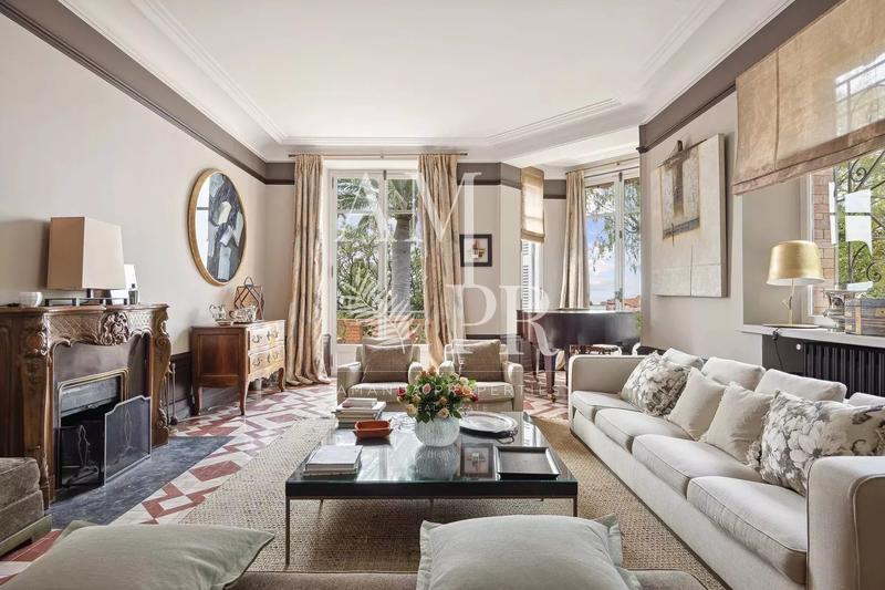 Villa - 492 m² - 15 pièces