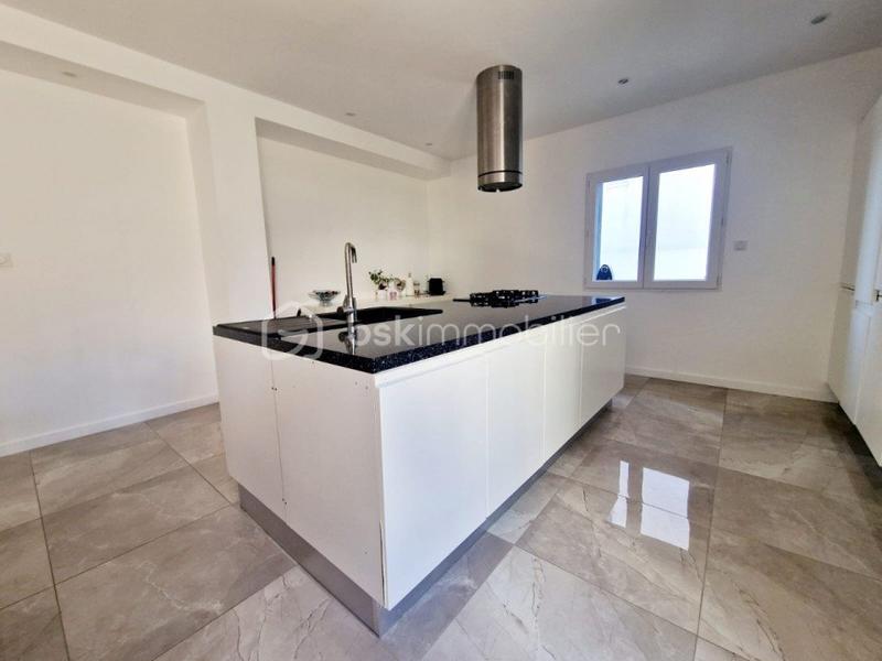 Maison - 180 m² - 7 pièces