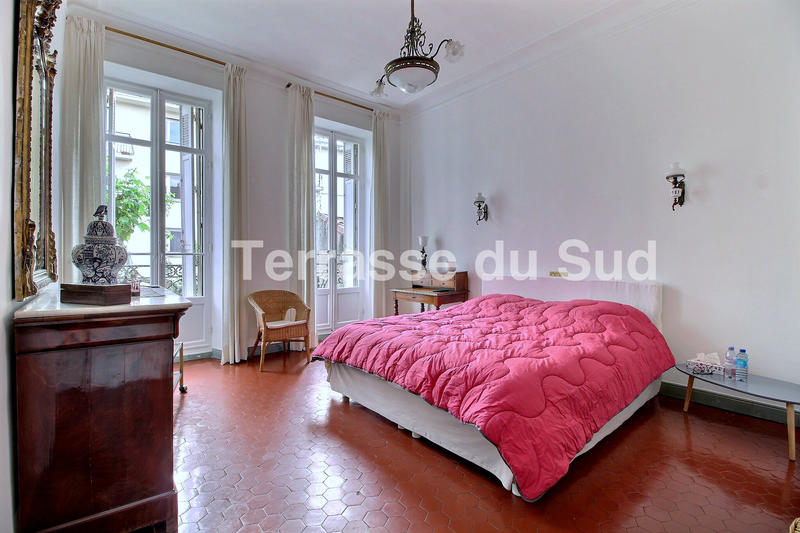 Maison - 218 m² - 7 pièces