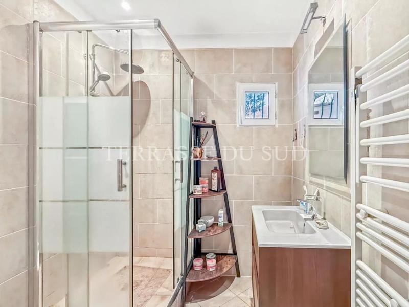 Propriété - 174 m² - 6 pièces