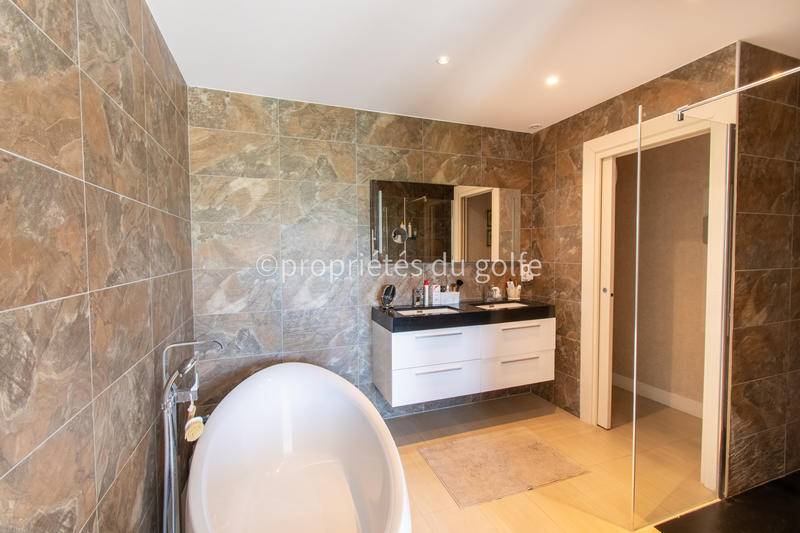 Maison - 195 m² - 6 pièces