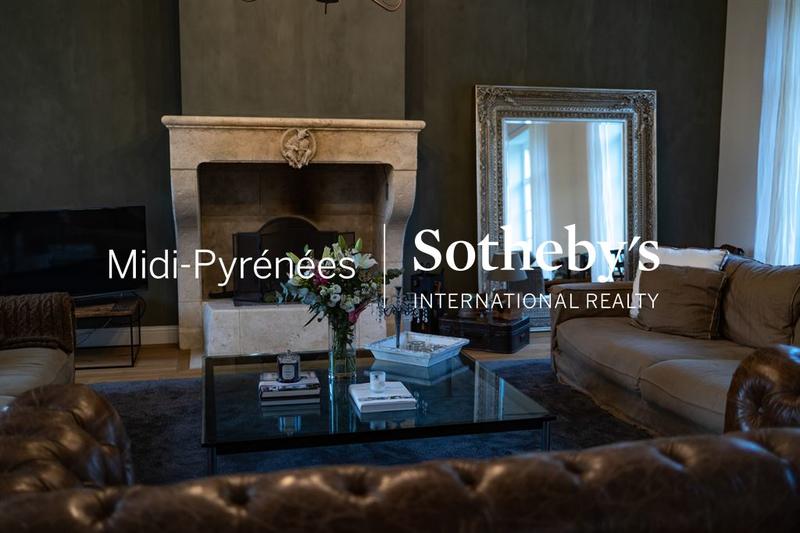 Maison - 420 m² - 9 pièces