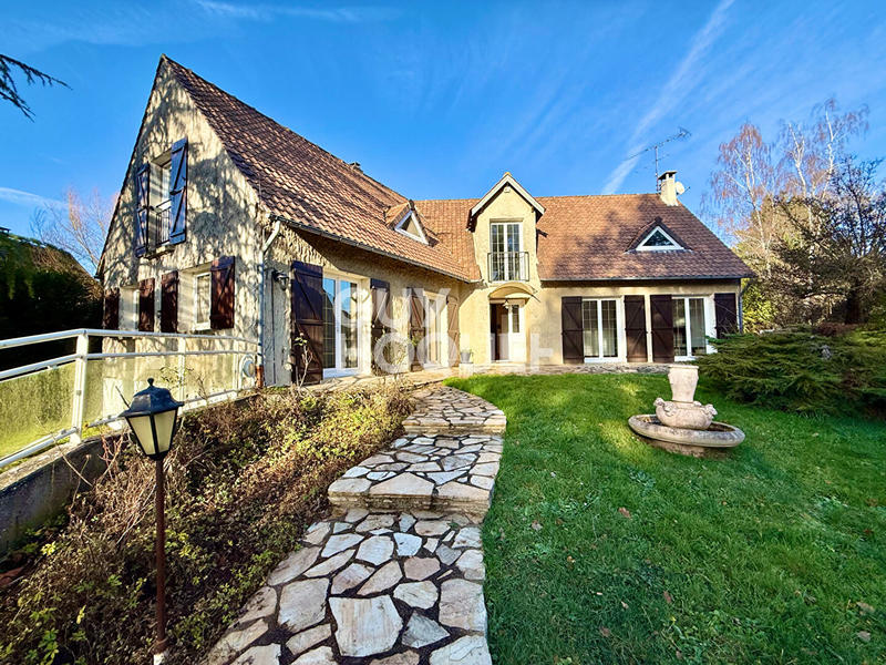 Maison - 213 m² - 8 pièces