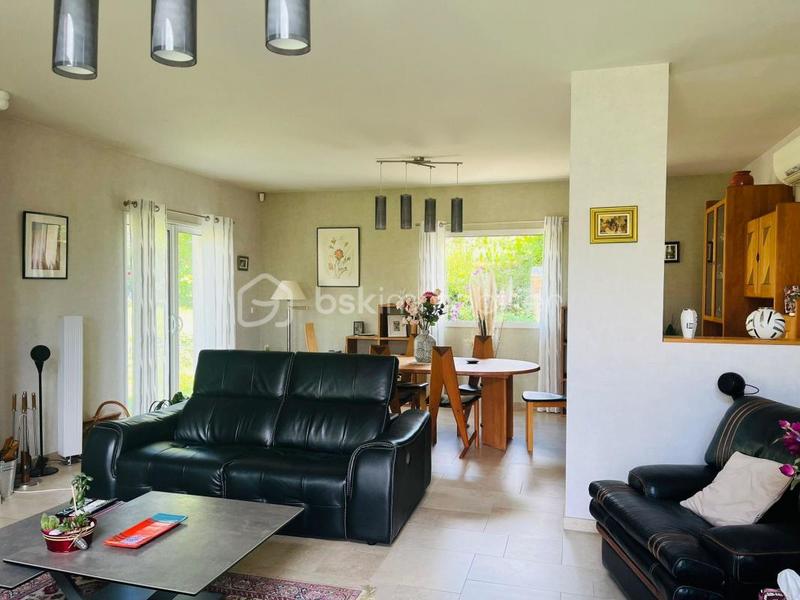 Maison - 210 m² - 8 pièces