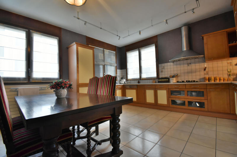 Maison - 226 m² - 11 pièces