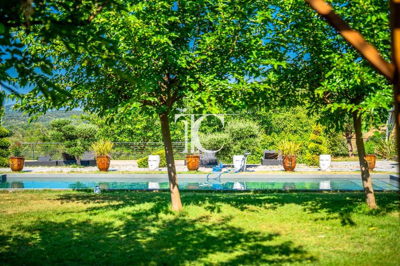 Mas - 466 m² - 13 pièces