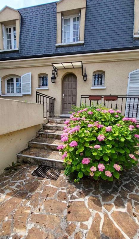 Maison - 245 m² - 6 pièces