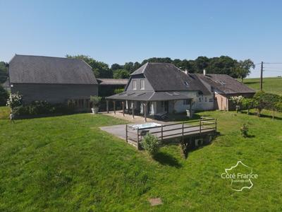 Maison - 230 m² - 9 pièces