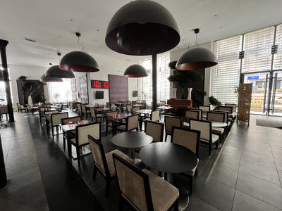 Local commercial - 487 m² - 2 pièces