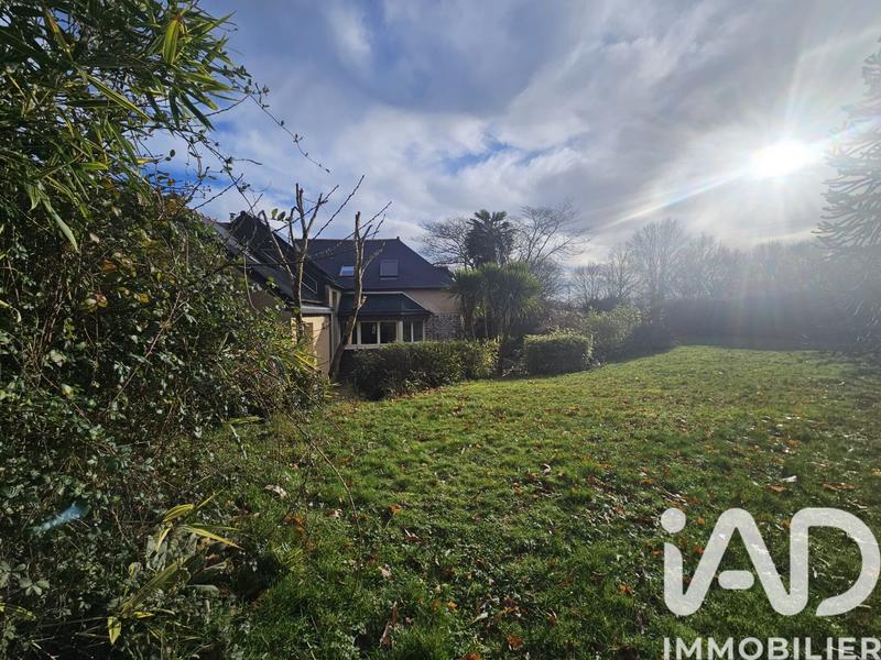 Maison - 250 m² - 8 pièces