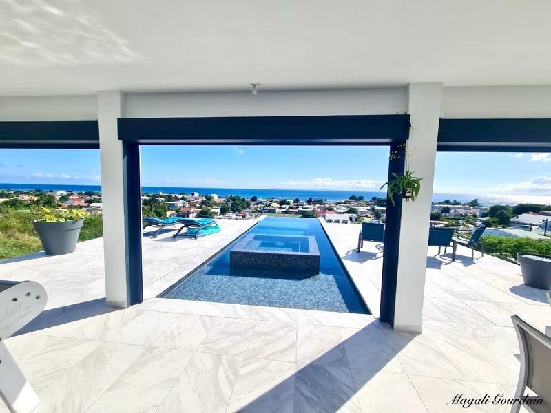 Maison - 256 m² - 7 pièces