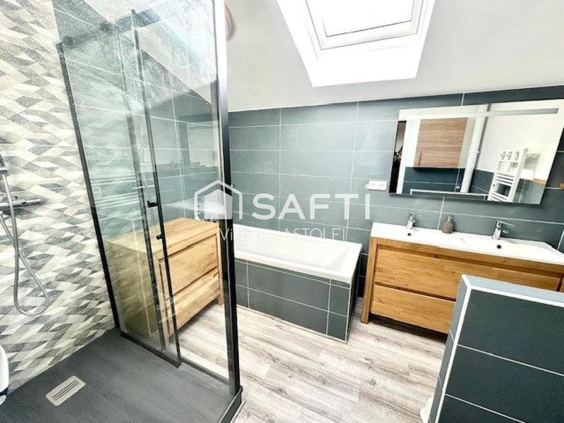 Maison - 180 m² - 7 pièces