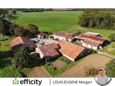 Corps de ferme - 1 376 m² - 5 pièces