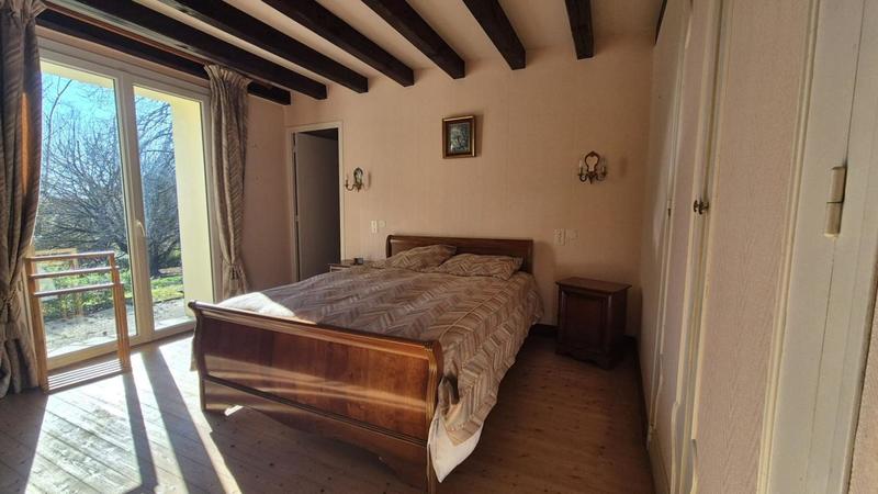 Maison - 239 m² - 8 pièces