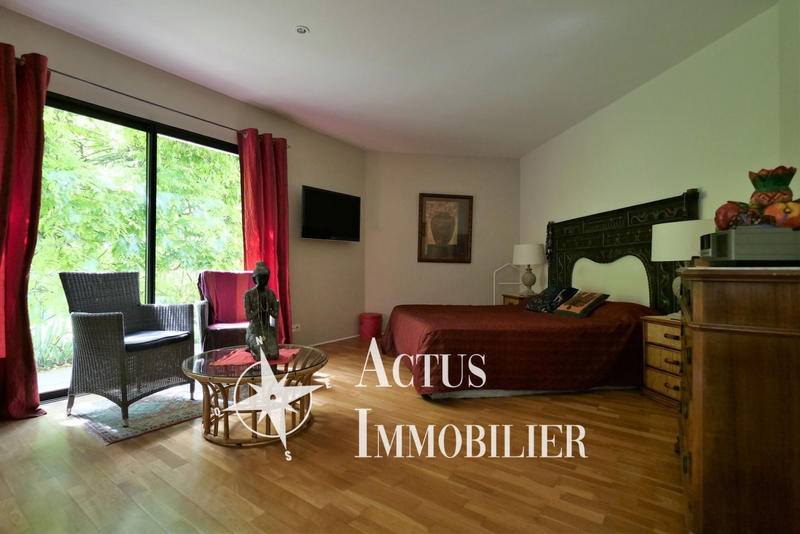 Maison - 210 m² - 7 pièces