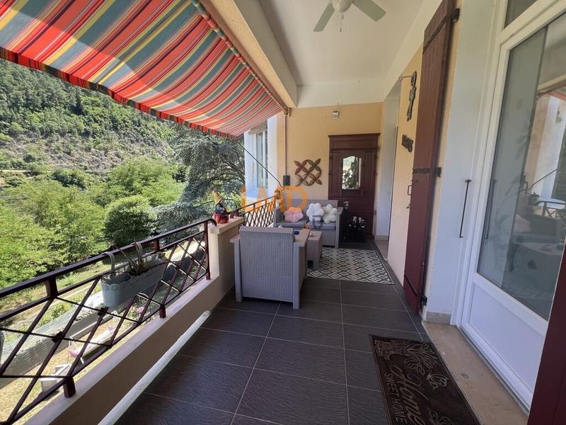 Propriété - 250 m² - 11 pièces