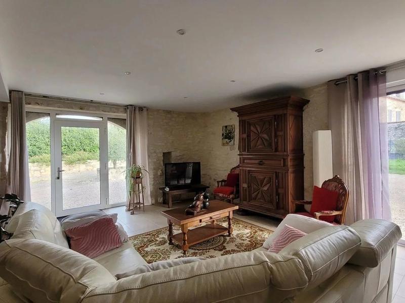 Propriété - 237 m² - 8 pièces