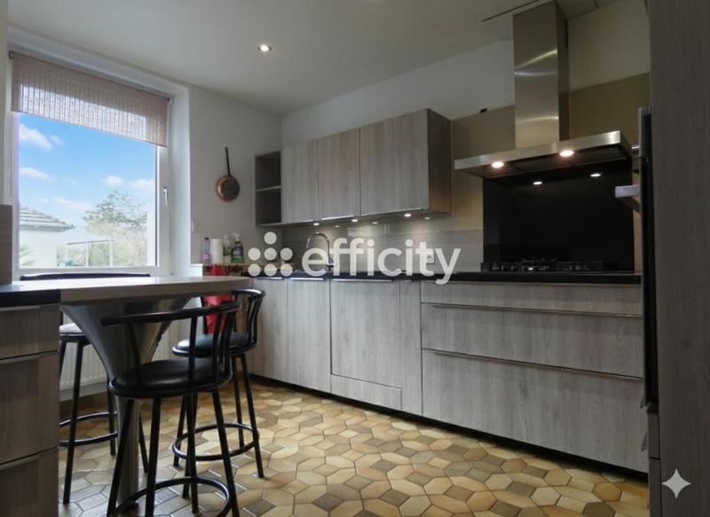 Maison - 200 m² - 8 pièces