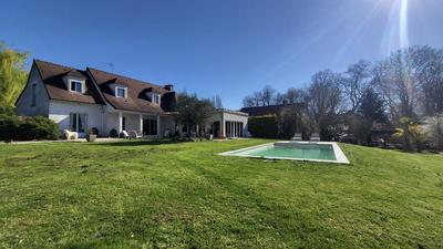 Maison contemporaine - 290 m² - 8 pièces