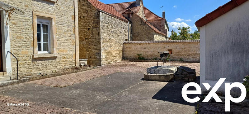 Maison traditionnelle - 179 m² - 7 pièces