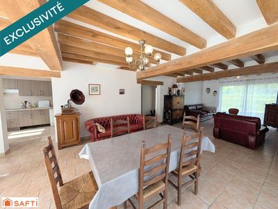Maison - 243 m² - 9 pièces